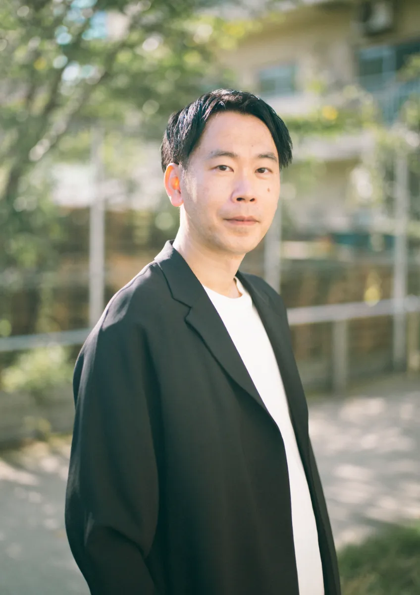 新居 祐介 / Yusuke Arai